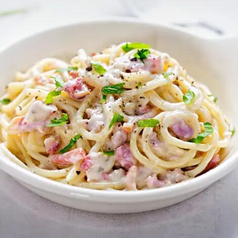 Pâtes fraîches, sauce au bleu façon carbonara Recette au fromage