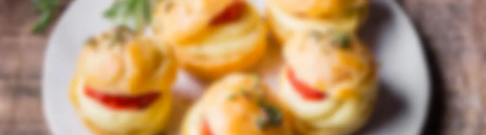 Recette : Petits choux aux tomates confites et crème de fromage à raclette