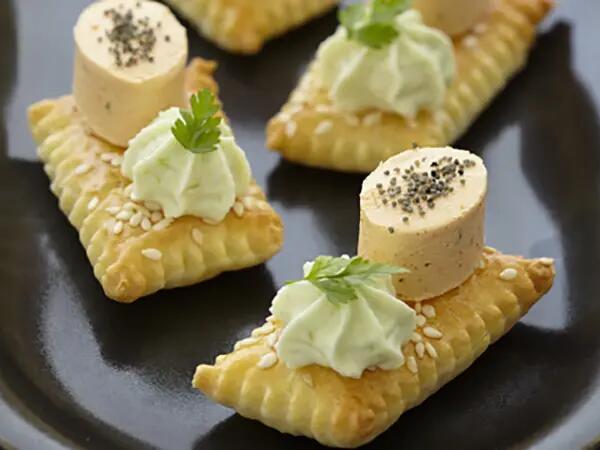 Recettes : Feuilletés au sésame, wasabi et fromage frais saveur saumon