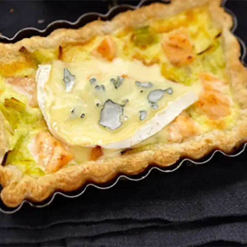 Recette : Tarte aux poireaux, saumon et fromage bleu