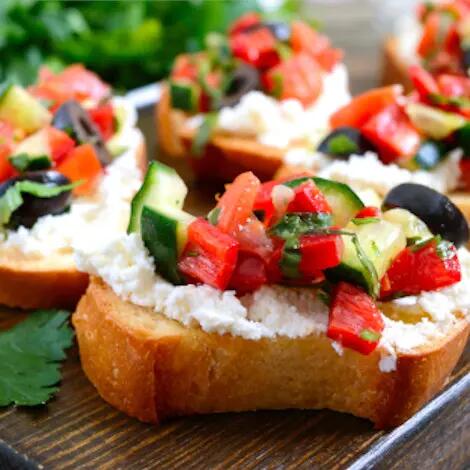 Recette : Tartines au bleu aux légumes du soleil