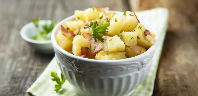 TH05_salade-de-pomme-de-terre-fleurie-au-fromage-de-brebis_adobe