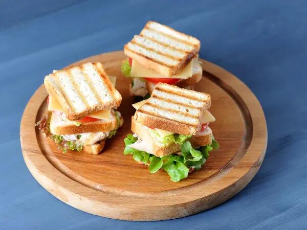 Recettes : Millefeuille tomate, chorizo, fromage de brebis