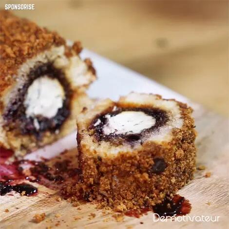 Recette : Bûche de Noël au bleu, myrtilles et pain d'épices