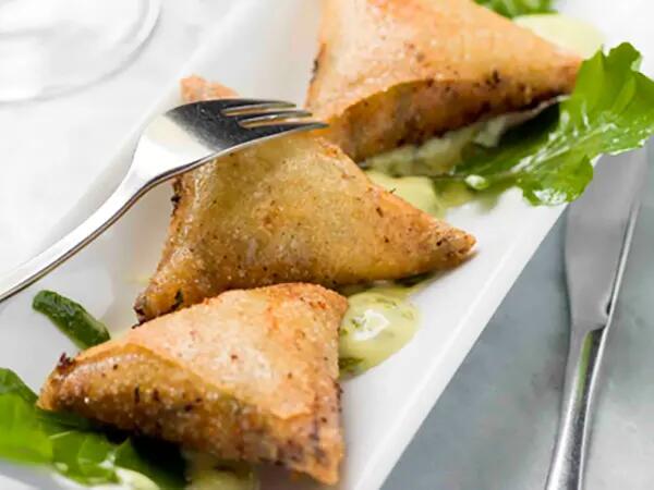 Recettes : Feuilletés au camembert et sauce à la coriandre