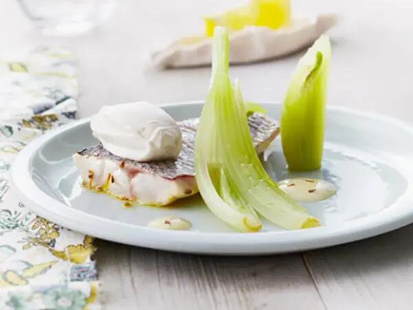 TH01_bar-braise-aux-fenouils-et-fromage-frais-st-moret