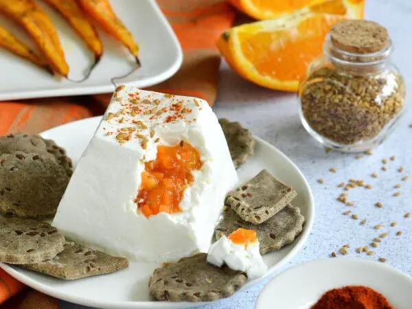 Recettes : Pyramide de chèvre à la compotée orange-carotte