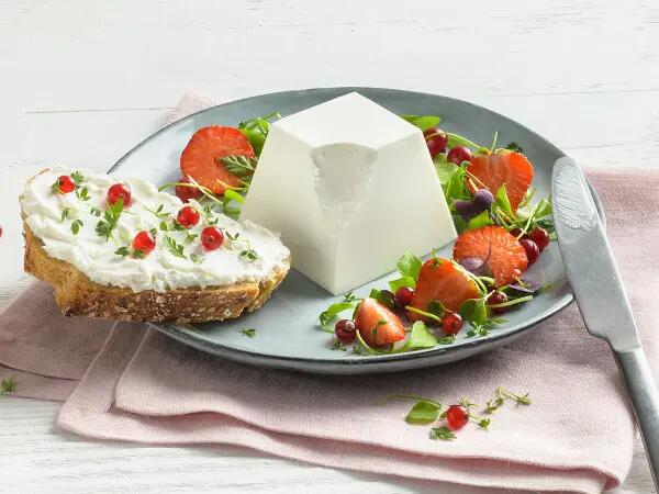 TH01_pyramide-chavroux-tartine-fraise.jpg