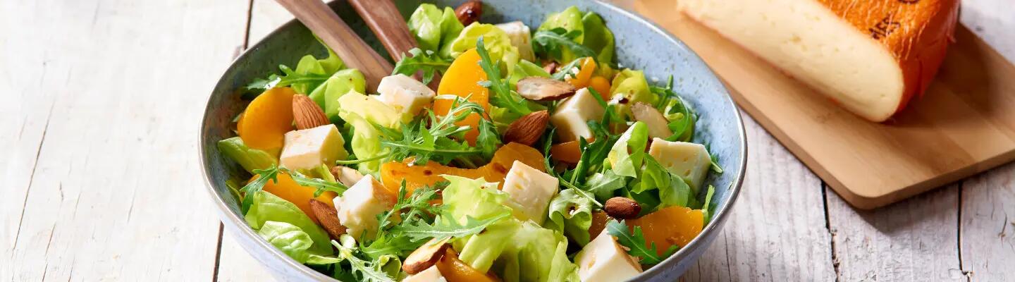 Recette : Salade de pêche, roquette, amandes et fromage crémeux