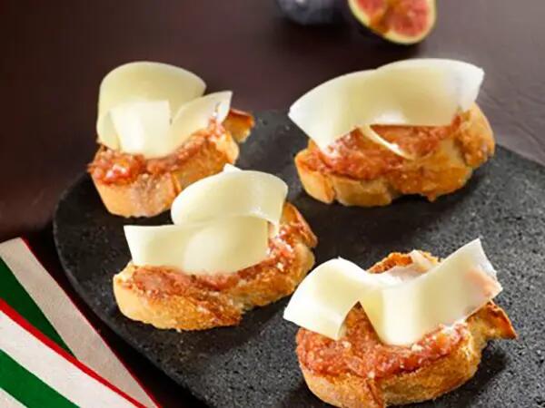 Recettes : Toasts à la figue et fromage de brebis