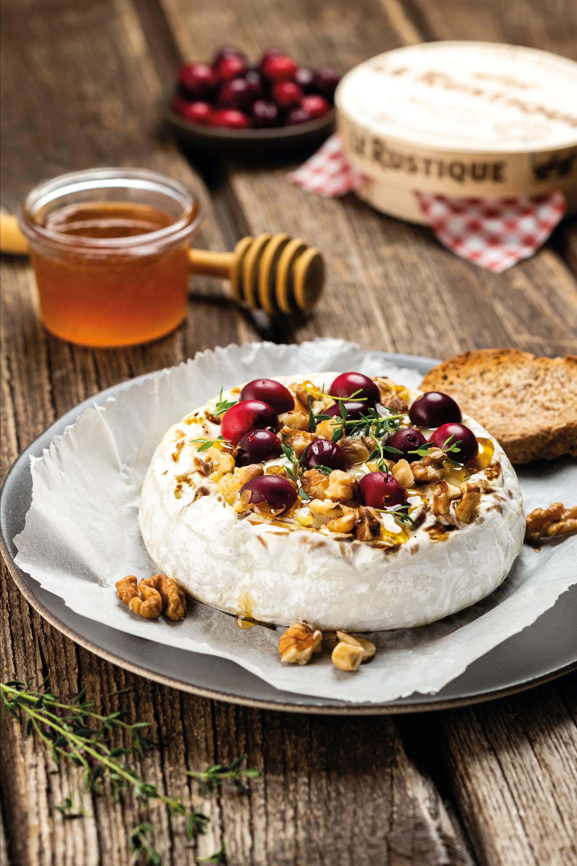 Camembert rôti au miel : la recette coulante en 20 minutes