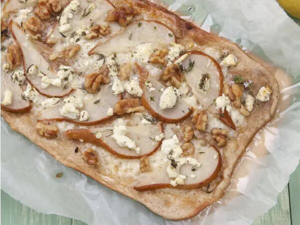 TH01_pizza-soleil-aux-noix-et-fromage-bleu_adobe