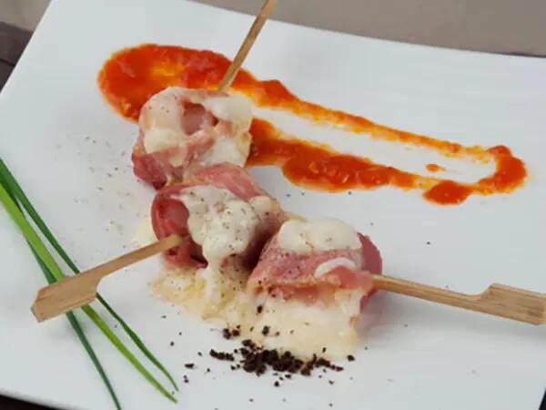 TH01_brochettes-de-vieux-pane-roule-au-lard