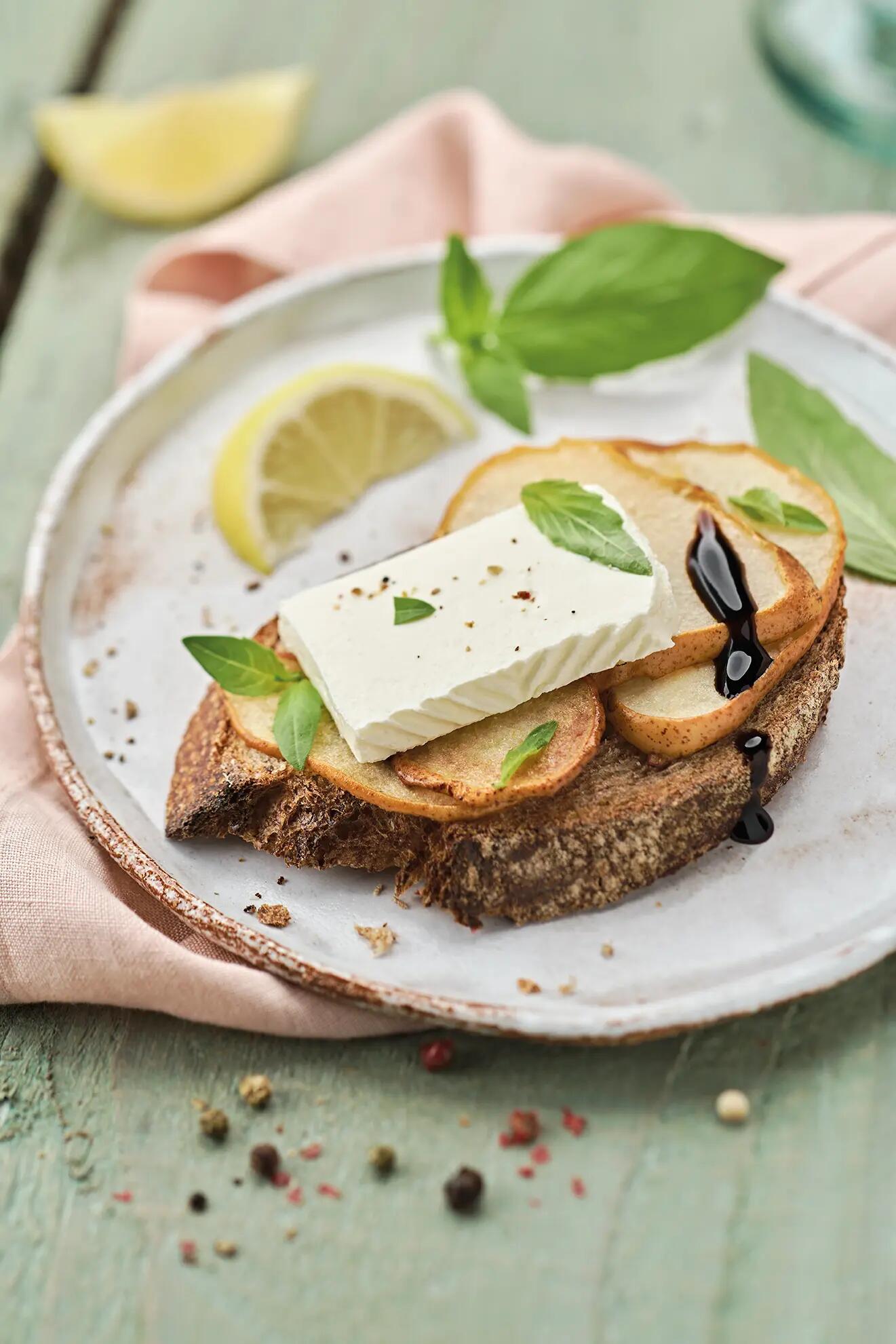 Recette : Tartine poire et fromage frais