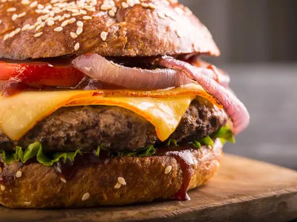Recettes : Hamburger maison au fromage, sauce barbecue