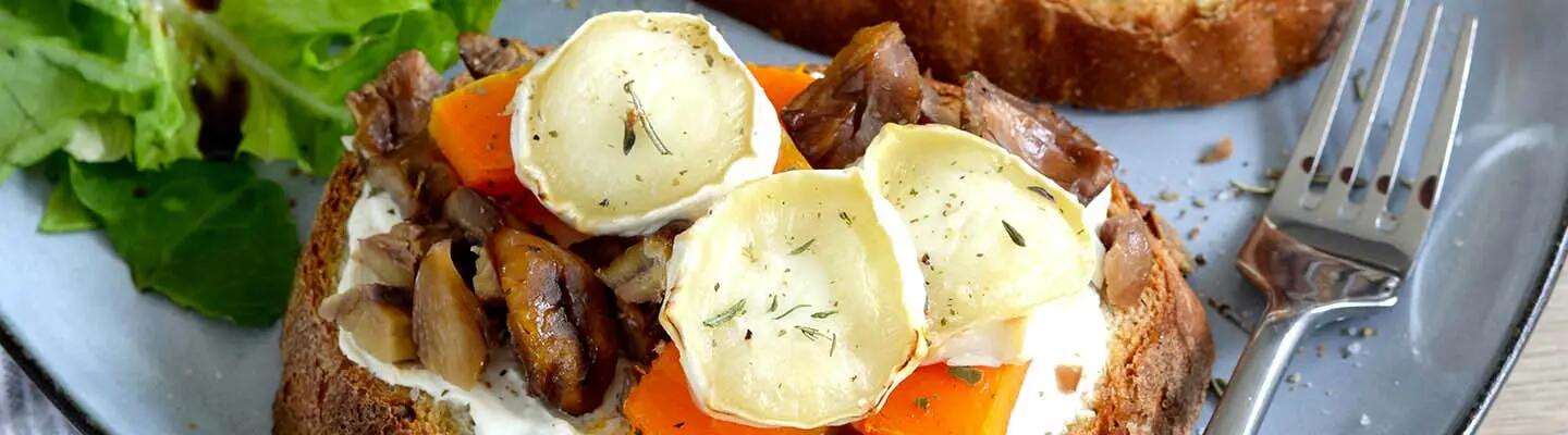 Recette : Tartine à la courge, châtaignes et fromage de chèvre