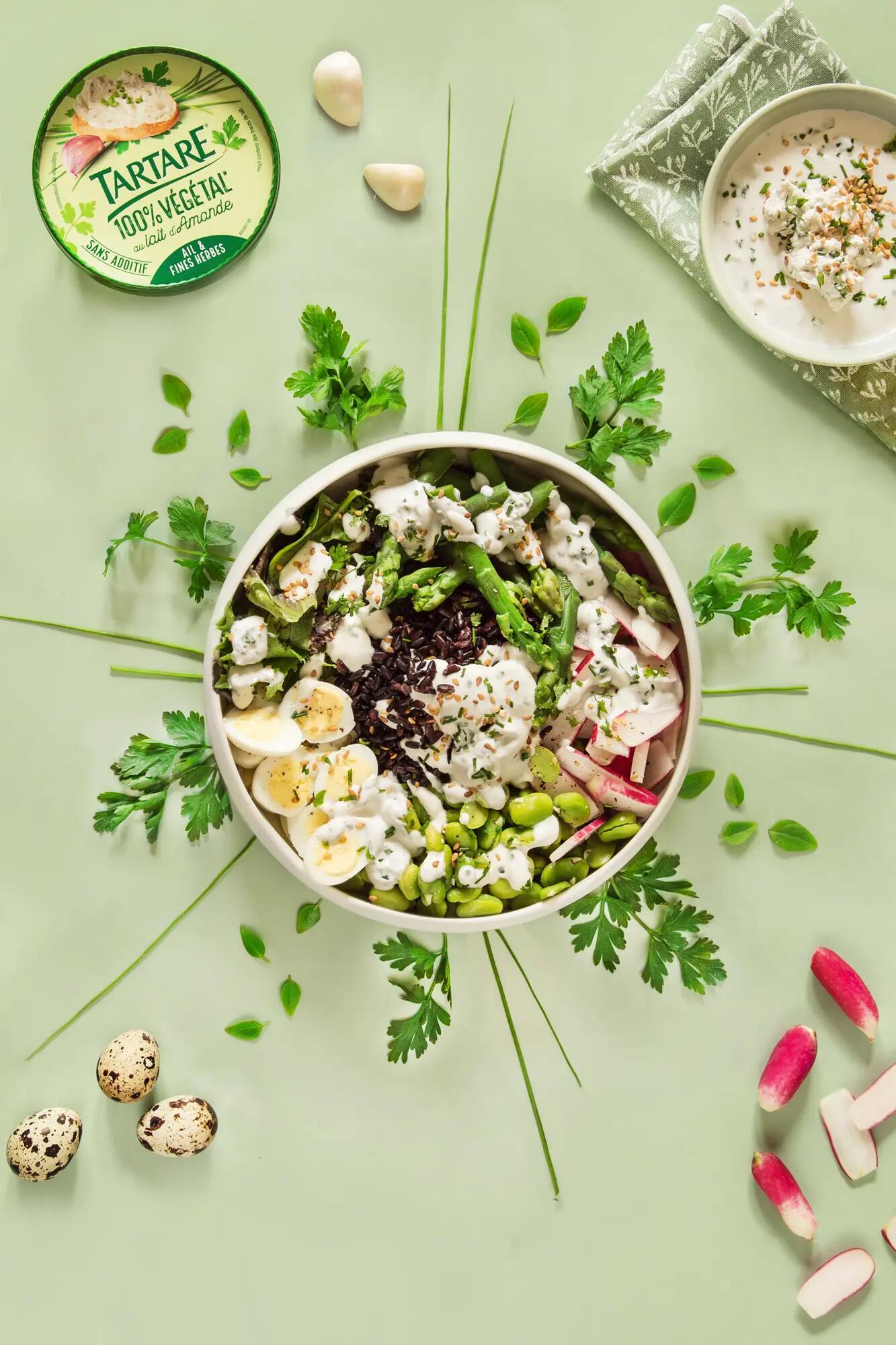 Salade bowl à la tartinade végétale ail et fines herbes