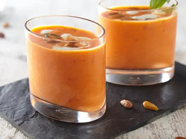 TH01_veloute-de-poivron-glace-au-fromage-st-moret