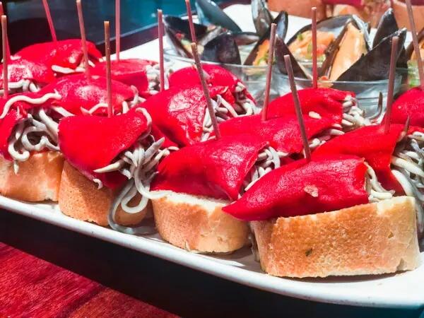 TH01_spanish-pintxos-pincho-picture-id968479798 copie