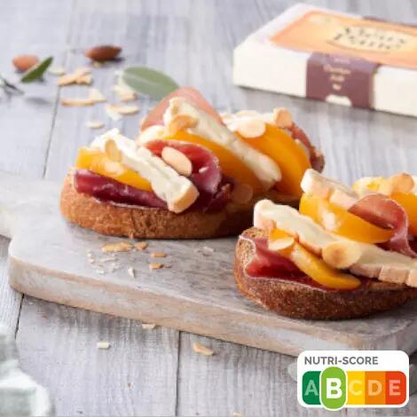 Recette : Tartine frenchy à la viande des Grisons, pêches et fromage