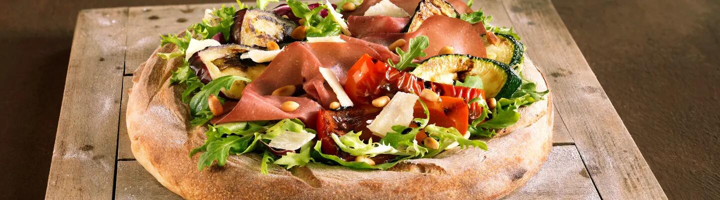 Recette : Pizza au parmesan façon salade composée