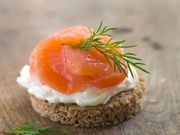 TH01_toasts-saumon-au-carre-frais