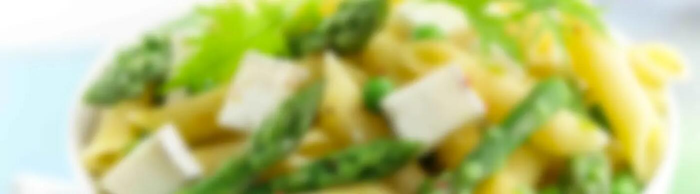 Recette : Salade de pâtes aux asperges vertes, petits pois et fromage