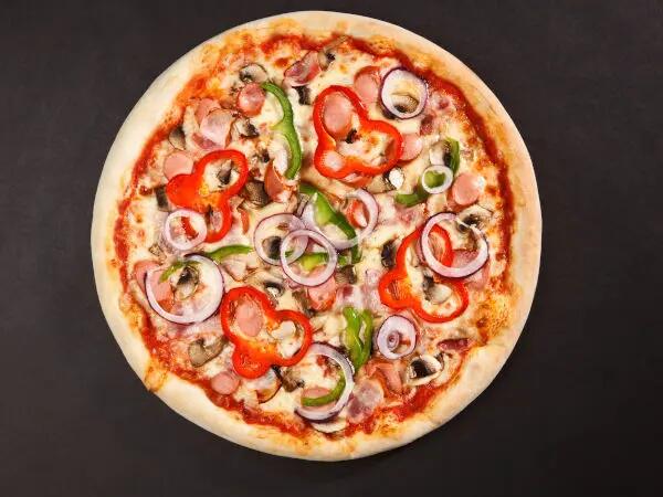 Recettes : Pizza basque aux poivrons et fromage de brebis