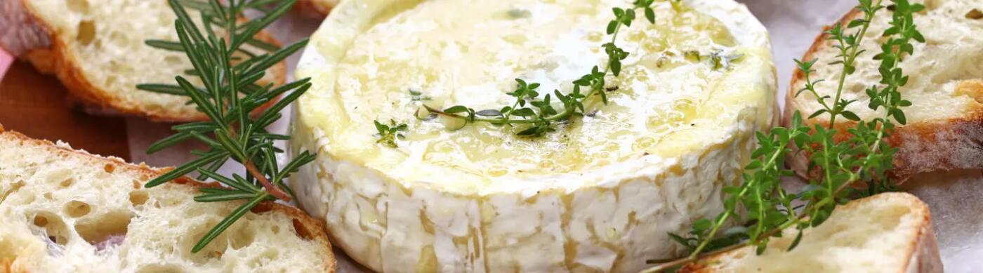 Recette : Camembert au four parfumé aux herbes de Provence