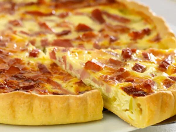 TH01_lrauthentique-tarte-aux-poireaux-lardons-et-fromage-st-moret