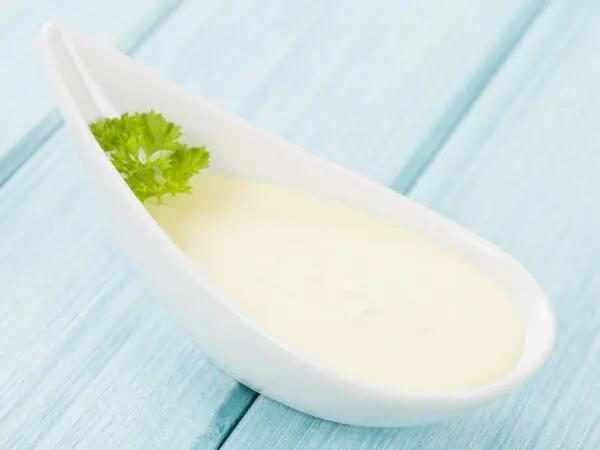 Recettes : Oeufs de caille à la sauce fromage frais et ciboulette