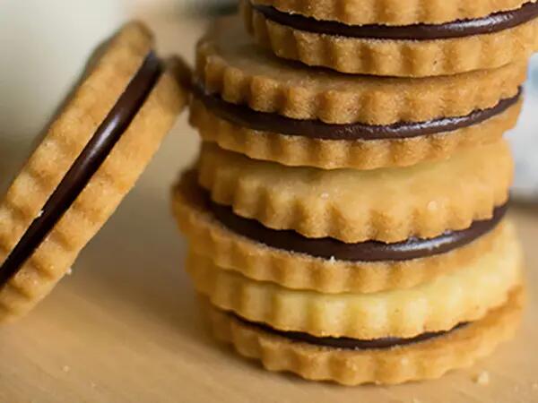 Recettes : Biscuits fourrés au chocolat et fromage frais