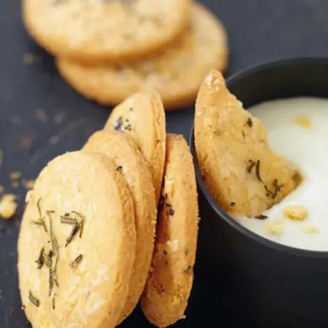 Recette : Sablés apéritifs au parmesan et romarin