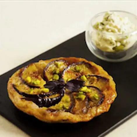 Recette : Tarte tatin à la figue, pistache et fromage frais