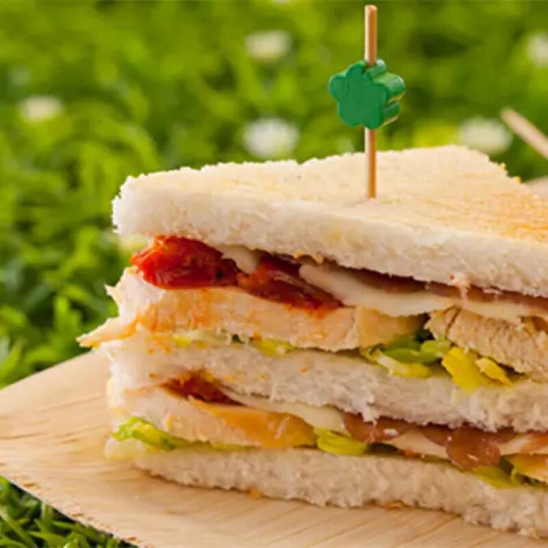 Recette : Club-sandwich au fromage et tomates confites