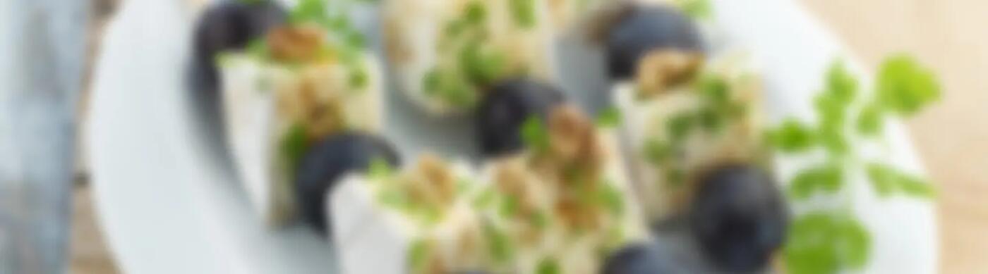 Recette : Brochettes de raisins et fromage aux noix et épices
