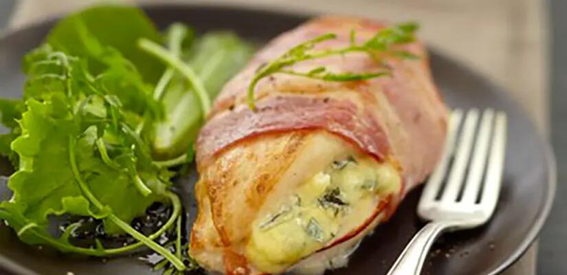 Poulet grillé au Bresse Bleu et lard
