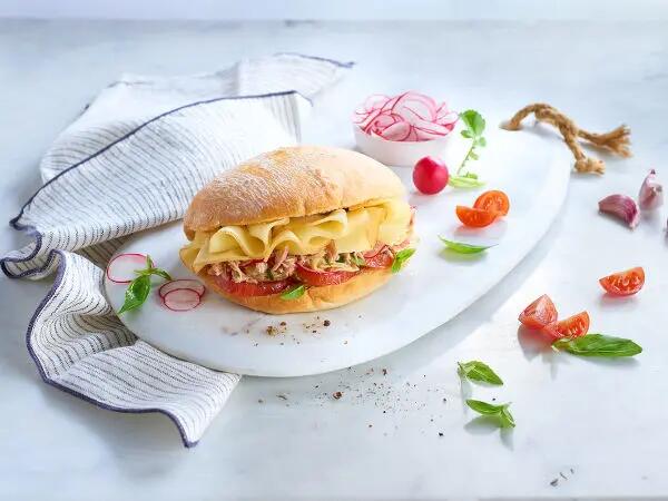 Recettes : Pan bagnat thon, crudités et fromage