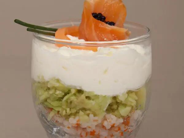 Recettes : Verrine de fromage frais, avocat citron vert et surimi