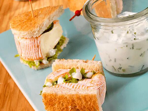Recettes : Mini club sandwich au fromage et sauce tzatziki