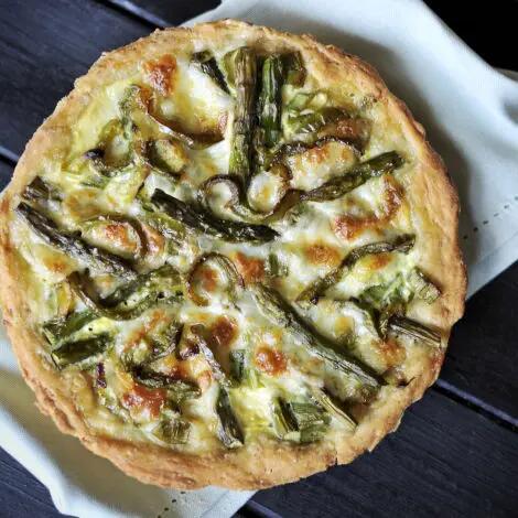 Recette : Tarte asperges vertes, roquette et bleu
