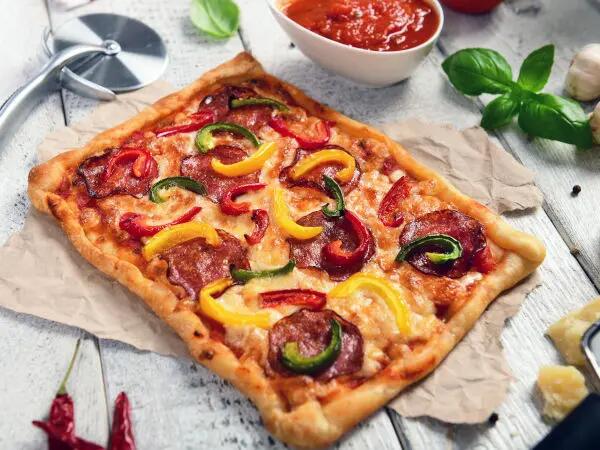 TH01_pizza-mediterraneenne-au-fromage-de-brebis_adobe