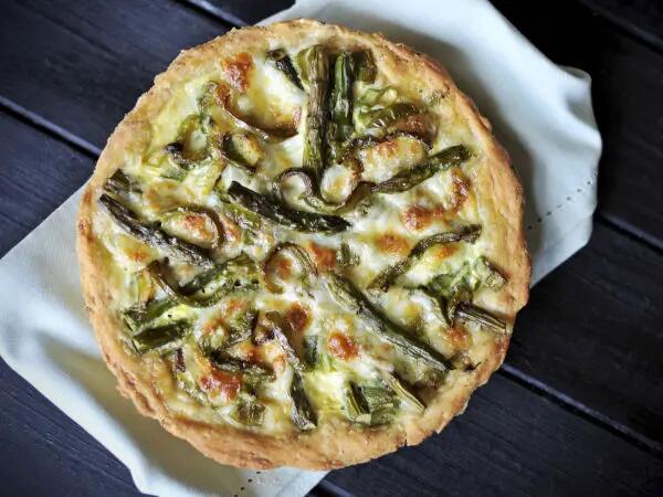 Recettes : Tarte asperges vertes, roquette et bleu