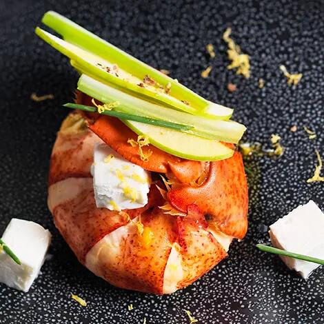 Recette : Homard poché, pomme-céleri en vinaigrette et fromage frais