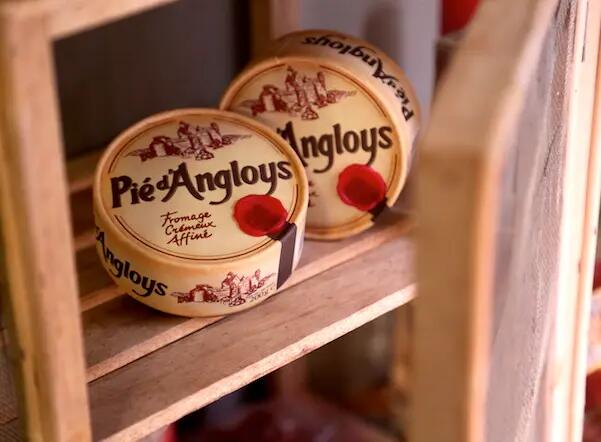 Fabrication: Pié d'Angloys®
