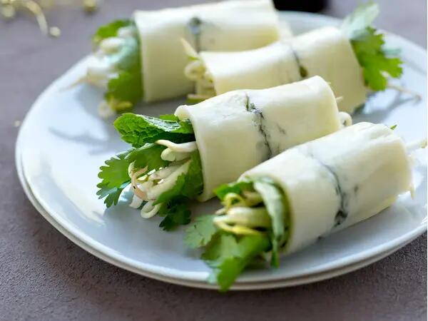 Recettes : Rouleau de printemps aux herbes et fromage