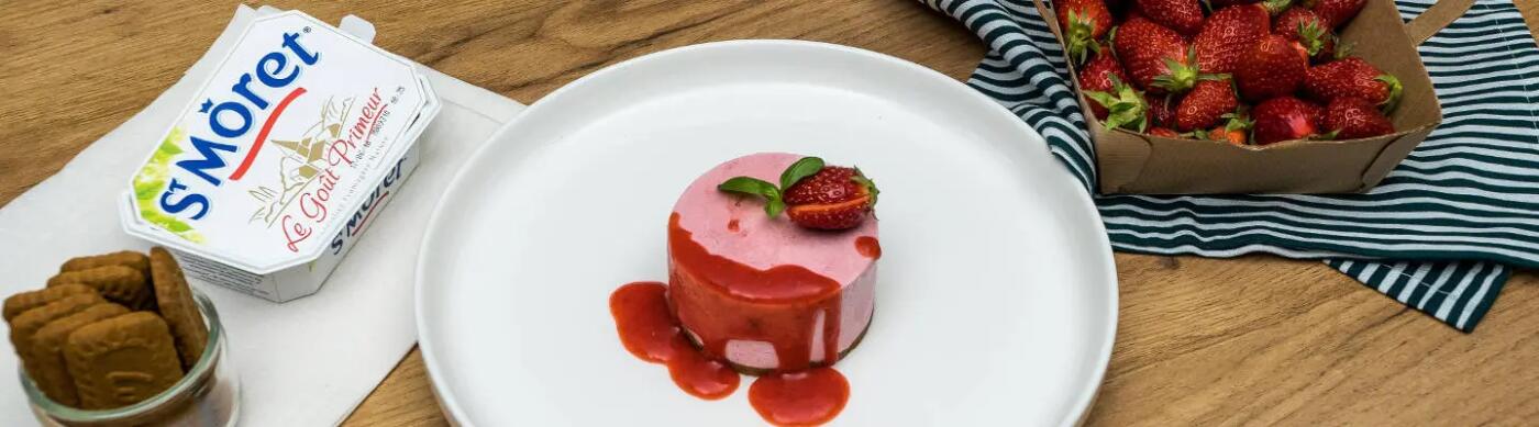 Recette : Cheesecake glacé au fromage frais, fraises et basilic
