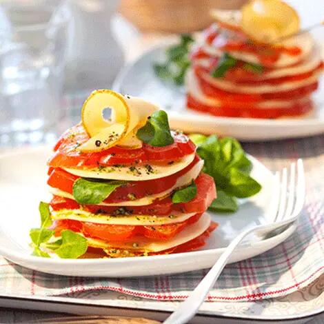 Recette : Millefeuille à la tomate, au pesto et au fromage au cumin