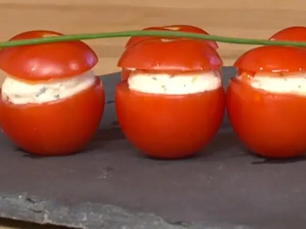 Recettes : Tomates cerise farcies au fromage frais ail et fines herbes