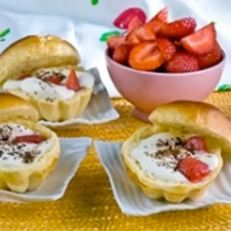 Recette : Mini brioches au fromage et aux fraises